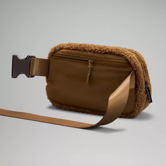 🤎NWT OG🤎Lululemon Everywhere Fleece Sherpa Belt Bag in Burnt Caramel - Picture 8 of 10